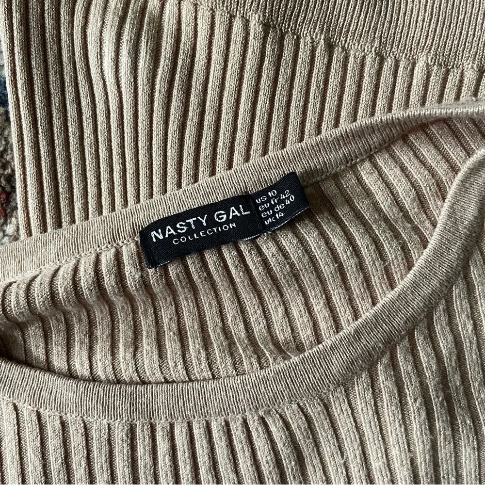 Nasty Gal Taupe Two Piece Sweater Skirt Set, Size 10 - Picture 2 of 7